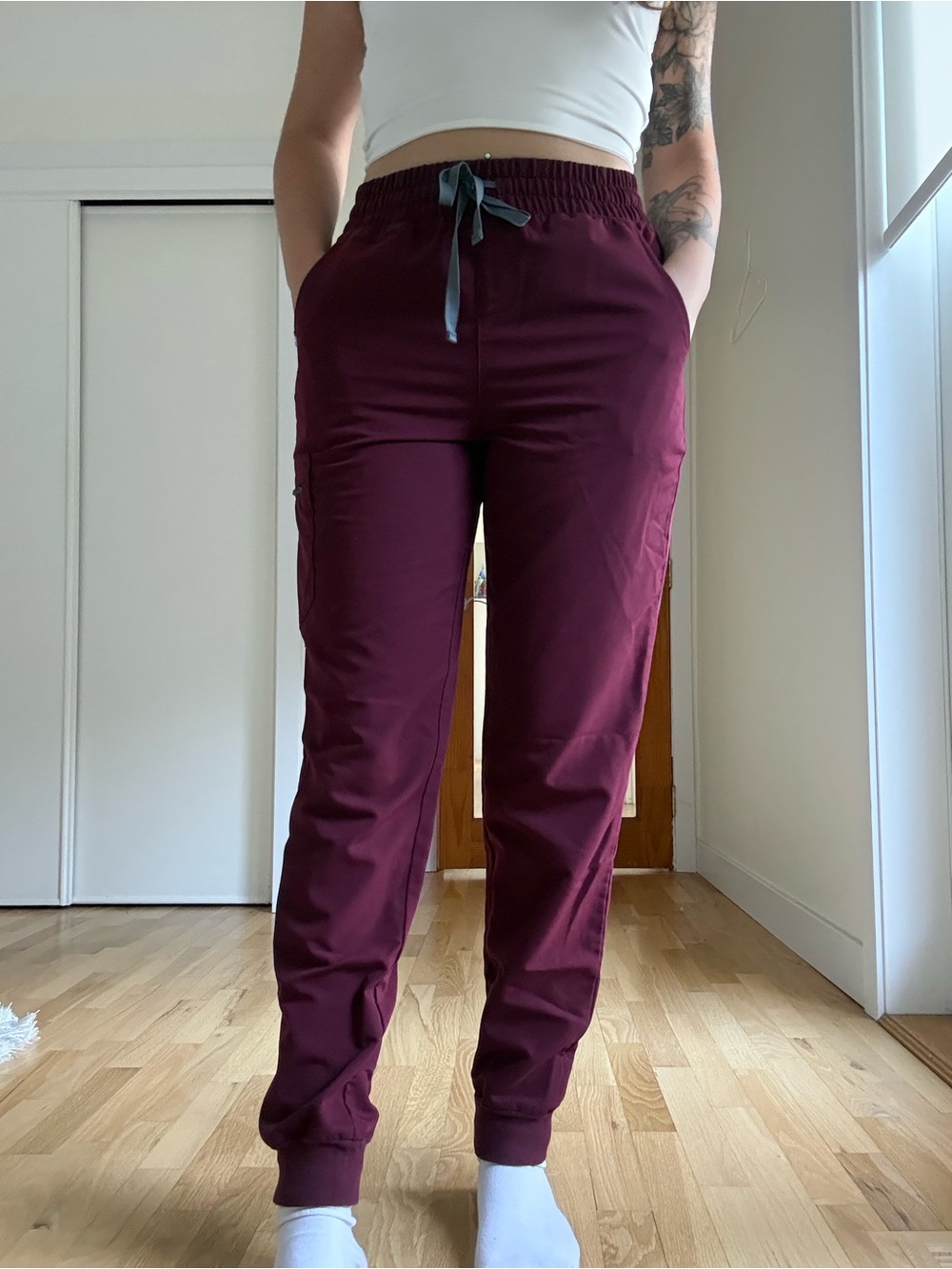Figs Women's Jogger Pants in Wine